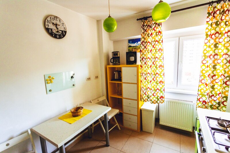 Decebal, Piata Muncii, 2 minute metrou,