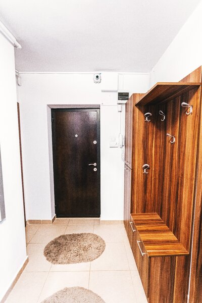 Decebal, Piata Muncii, 2 minute metrou,