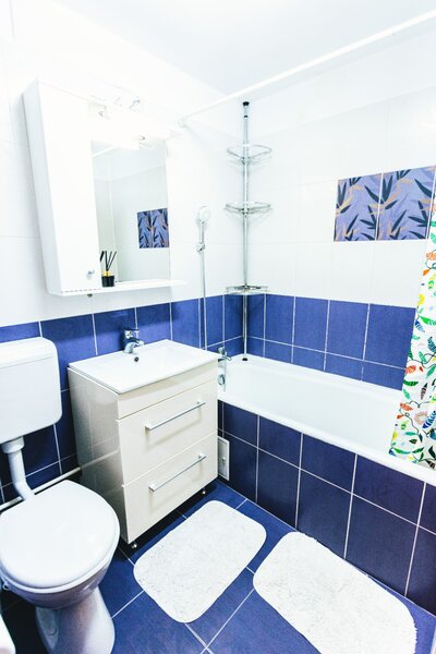 Decebal, Piata Muncii, 2 minute metrou,